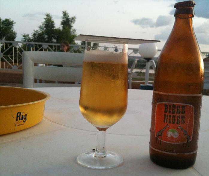 La Bière Niger, beaucoup plus populaire sous son surnom de Conjoncture.
