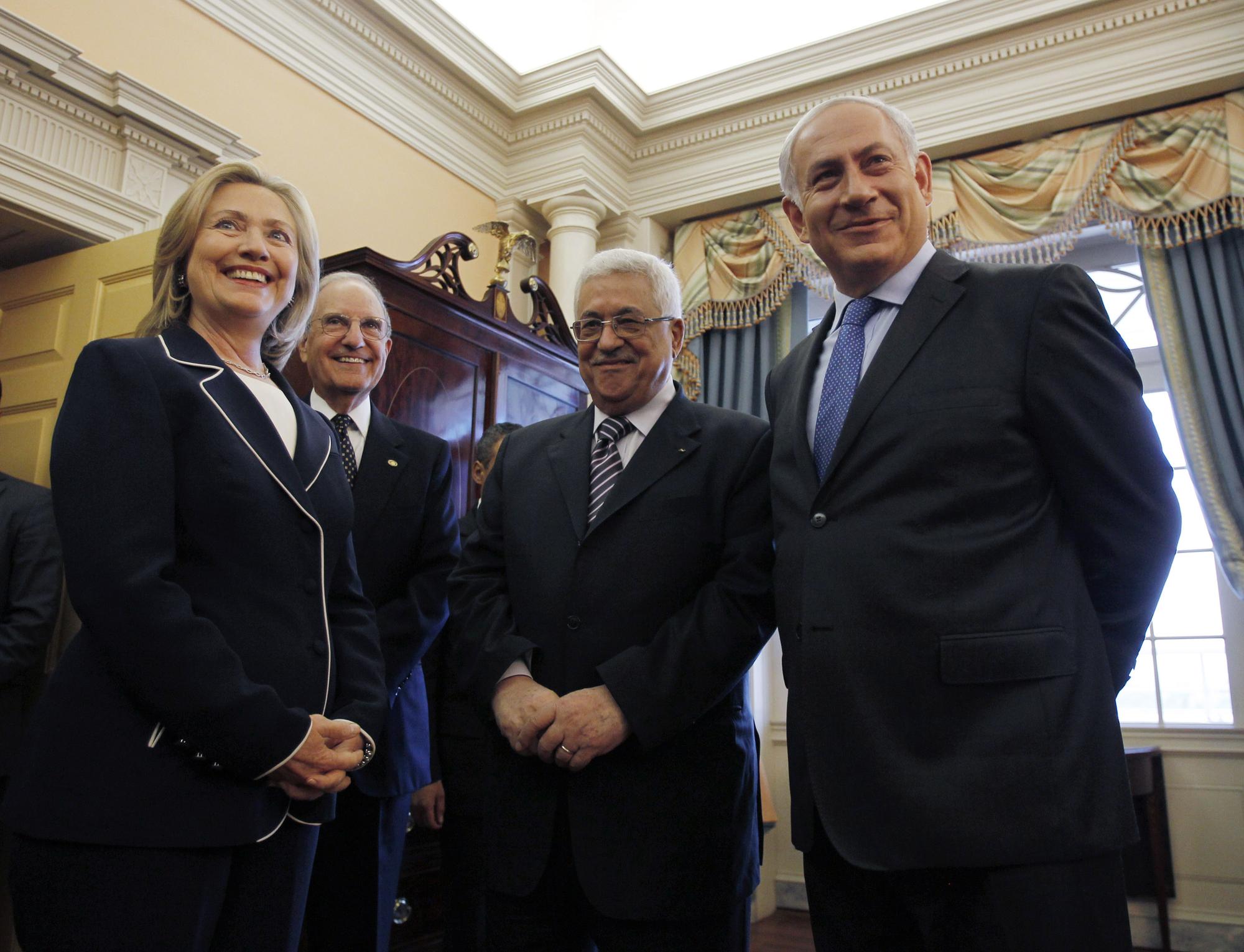 Hillary Clinton, George Mitchell, Mahmoud Abbas, Benjamin Netanyahu, Proche-Orient, pourparlers directs, Washington, septembre 2010 [REUTERS - � Jason Reed / Reuters]