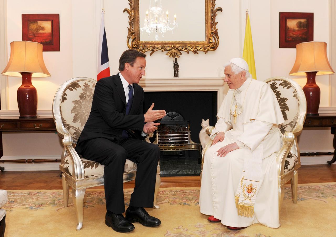 Le pape a rencontré le Premier ministre David Cameron avant de célébrer la messe. [REUTERS - � POOL New / Reuters]