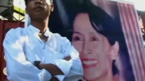 Aung San Suu Kyi est libre