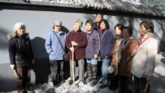 A Pékin, un groupe de propriétaires spoliés a mené une action coup de poing pour tenter de récupérer ses biens. [RTS - Alain Arnaud]