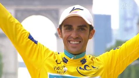 Cyclisme / Tour de France (20e étape): Alberto Contador fête une troisième victoire à Paris. Andy Schleck est deuxième à 39" et Denis Menchov termine troisième à 2'01"