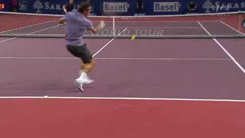 Tennis / Swiss Indoors: Roger Federer réussi son premier break de la partie et mène 4-2 face à Stepanek.