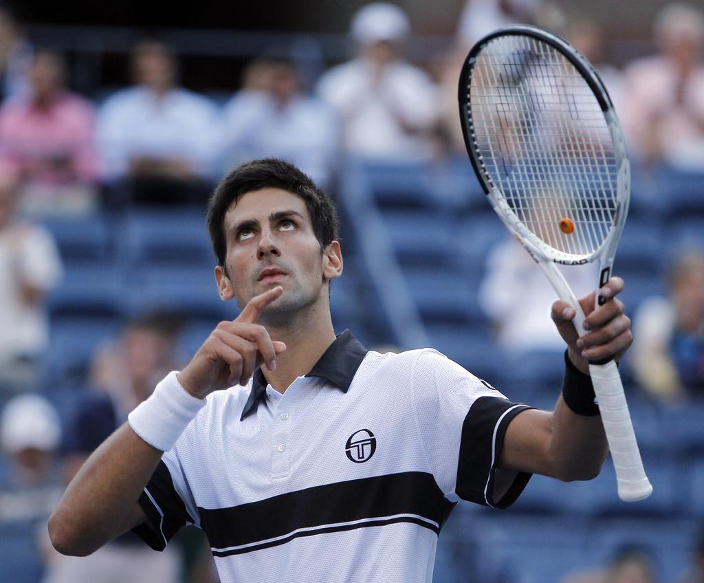 Tiens, Novak Djokovic se prendrait-il pour Usain Bolt? [KEYSTONE - Mike Groll]