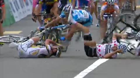 Cyclisme / Tour de Suisse: Enorme chute dans le sprint de la 4e étape. Victoire subjective de Petacchi