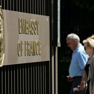Entrée de l'ambassade de France à Washington DC le 21 avril 2007.