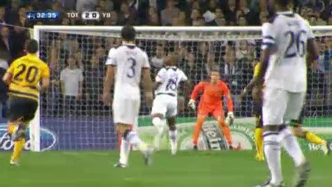 Football / Champions League (barrage) : Defoe porte la marque à 2-0 pour Tottenham contre Young Boys (32e). Un but entaché d’une faute…