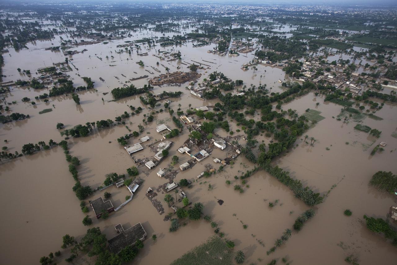 08 10 PakistanInondations reu [REUTERS - � Adrees Latif / Reuters]