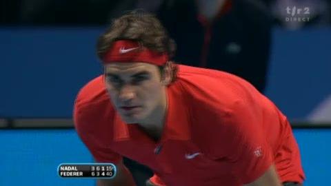 Tennis / Masters (finale): Nadal – Federer. 3e set: le Suisse retrouve toute sa vigueur et fait un second break pour mener 5-1 (3-6 6-3 1-5)