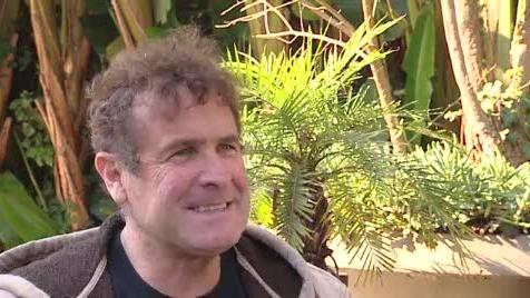 Football / Coupe du Monde: Interview intégrale de Johnny Clegg, un des 1er artiste à avoir intégré la culture zoulou dans sa musique. Il nous donne sa vision sur cette Coupe du Monde en Afrique du Sud, revient sur son combat pour son pays et nous parle de ses projets futurs...