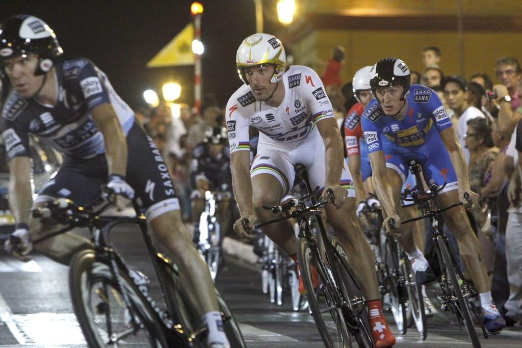 Cancellara (en blanc) et la Saxo Bank ont quelque peu déçu dans la nuit andalouse. [KEYSTONE - ZIPI]