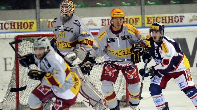 Les Genevois et leur top scorer Park se dégagent face à Ambri. [Sigi Tischler]