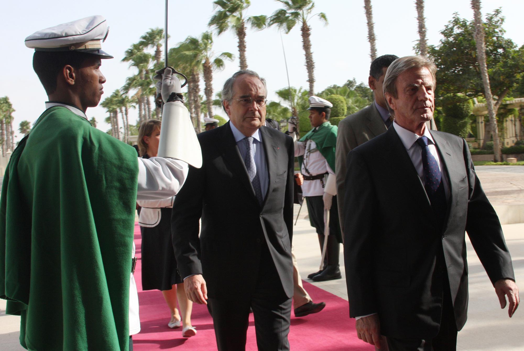 Le ministre français des Affaires étrangères Bernard Kouchner à son arrivée en Mauritanie. [AFP - Watt Abdel Jelil]