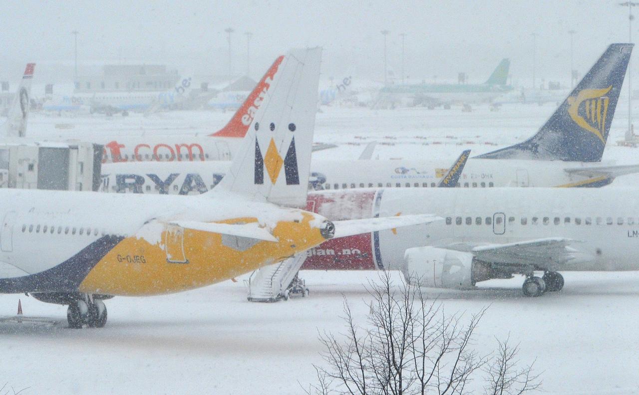 L'aéroport de Londres-Gatwick, qui voit habituellement 900 avions atterrir ou décoller quotidiennement, est fermé depuis mercredi. [Toby Melville]