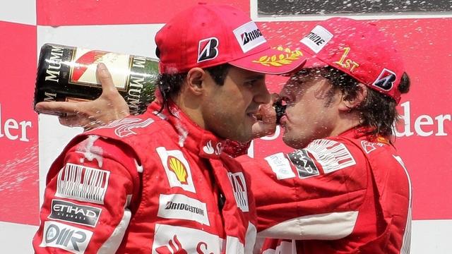 Bizarre, Felipe Massa semble un peu moins content que Fernando Alonso...