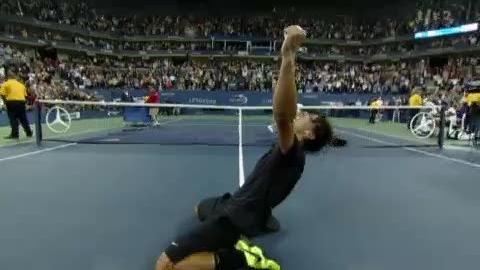 Tennis / US Open (Finale): Rafael Nadal (ESP) - Novak Djokovic (SRB). L'Espagnol a fait parler sa puissance dans ce match, il s'impose 6-4, 5-7, 6-4, 6-2 et devient le quatrième joueur de l'ère Open à gagner les quatre tournois du Grand Chelem, après Laver, Agassi et Federer.