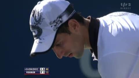 Tennis / US Open (1/2): Djokovic (SRB) – Federer. 2e set. Ce n’est pas la manche à Federer. Le Susisee st encore breaké et perdra le set 6-1!