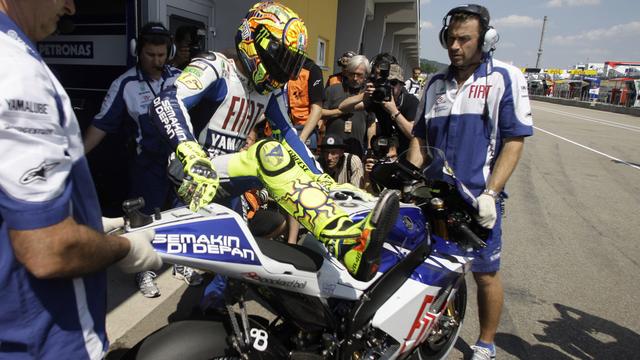 Le "miraculé" Valentino Rossi chevauche à nouveau son engin.