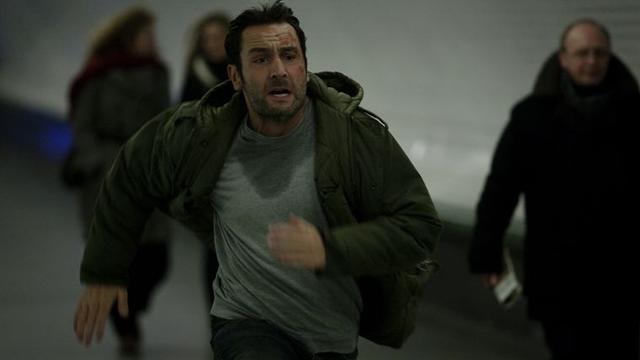 Gilles Lellouche en pleine course pour sauver la vie de sa femme. [© Gaumont Distribution]