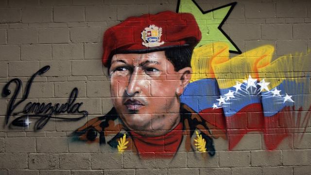 Toujours aussi populaire, Hugo Chavez devrait réunir la majorité des suffrages.