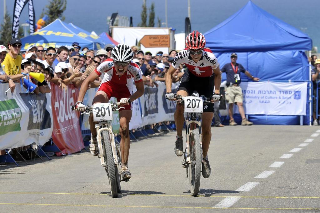 Katrin Leumann n'a laissé aucune chance à son adversaire dans le sprint final. [KEYSTONE - Martin Platter]