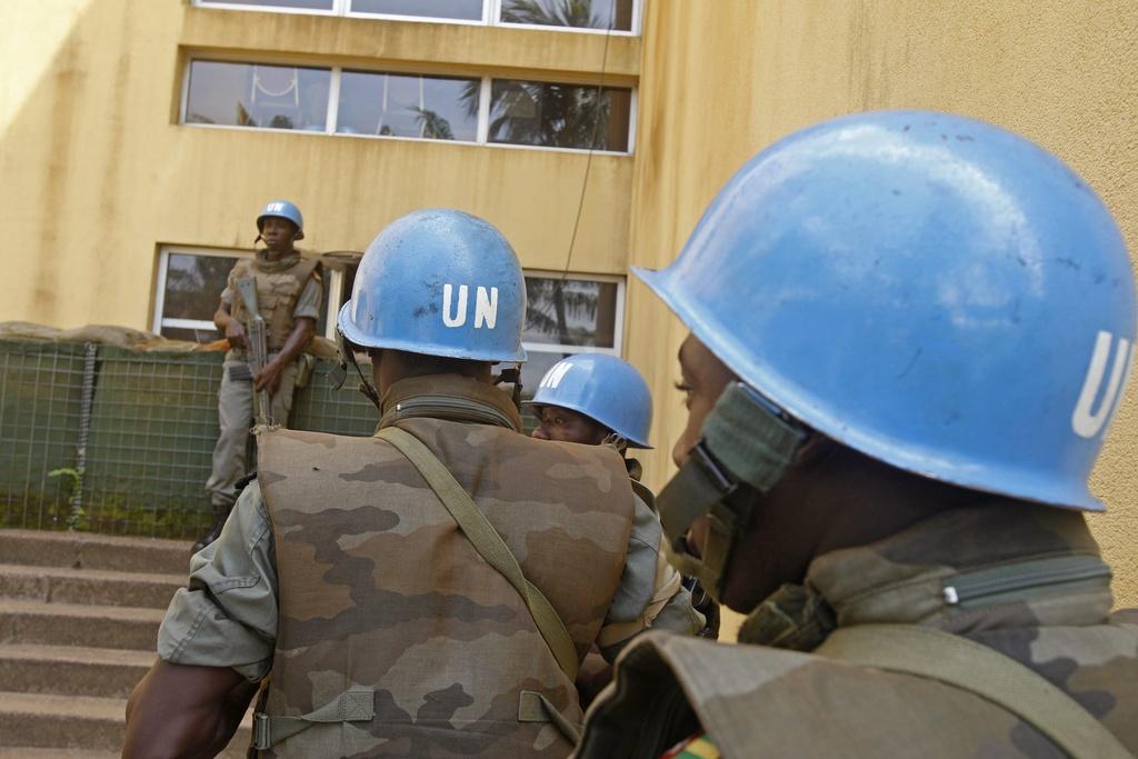 Le gouvernement Ouattara est retranché dans un hôtel gardé par les casques bleus (10 décembre 2010). [Schalk van Zuydam]