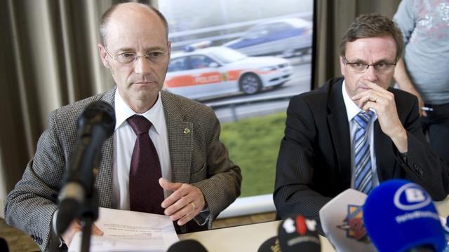 Hans-Jürg Käser et Stefan Blaettler refusent d'assumer seuls les couacs de cette affaire.