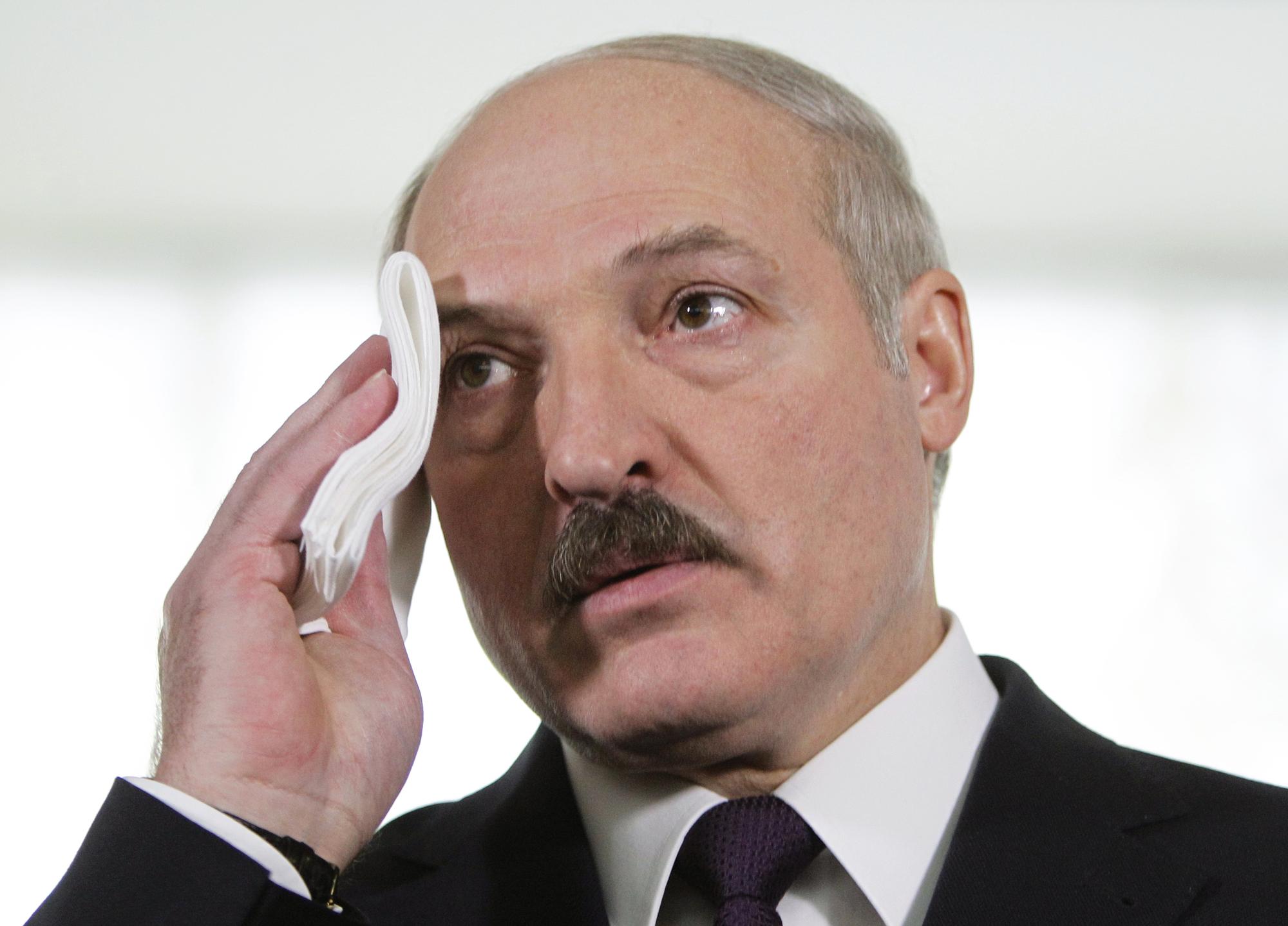 Alexandre Loukachenko fête sa troisième réélection à la tête du Bélarus. [REUTERS - Vasily Fedosenko]