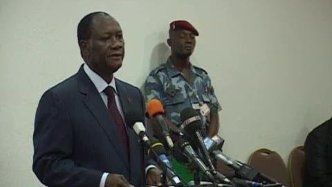 Ouattara appelle l'armée ivoirienne à lui obéir