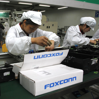 Foxconn a réagi à une vague de suicides en augmentant les salaires de ses employés.