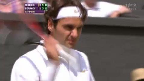 Tennis / Wimbledon: FED - BER, Federer revient bien dans le match et égalise à une manche partout 4-6 6-3