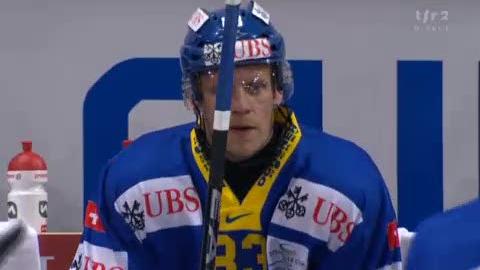 Hockey / Coupe Spengler: Davos - Spartak Moscou. Reto Von Arx ouvre le score (6e)