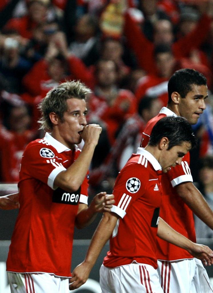 Coentrao (Benfica) a renvoyé les Lyonnais à leurs études. [KEYSTONE - ANTONIO COTRIM]