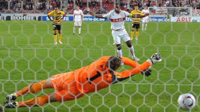 Wölfli n'a pu que dévier dans son but le penalty de Cacau.