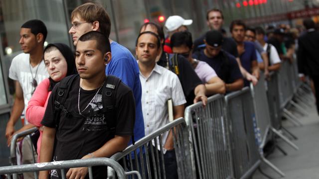 Les fans ont fait la queue durant des heures vendredi à New York, sur la 5e Avenue.