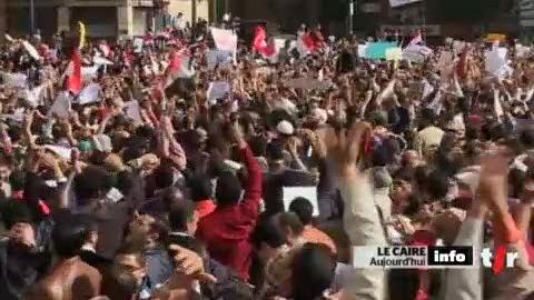 Manifestations en Egypte: des centaines de milliers de personnes défient le président Moubarak