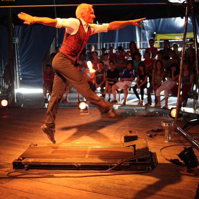 David Dimitri dans "L'homme cirque". [vidy.ch - Mario del Curto.]