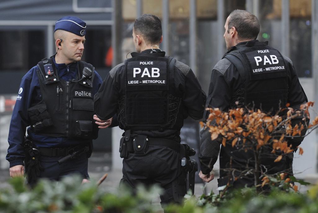 La police a immédiatement sécurisé les alentours de la place Saint-Lambert. [KEYSTONE - Ermindo Armino]