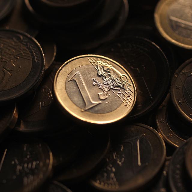 En 2012, la monnaie unique devra surmonter la défiance dont elle fait l'objet. [Tony Gentile]