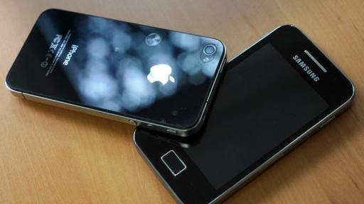 Photo de smartphones de Samsung et d'Apple