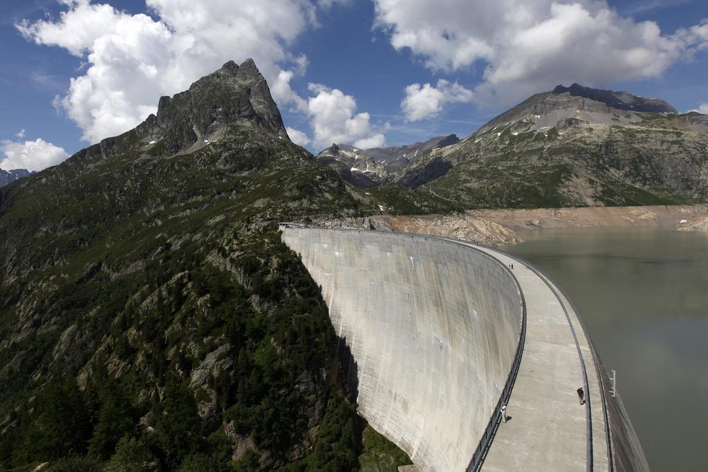 Plusieurs communes du canton du Valais vont recevoir quelques dizaines de millions de francs grâce à leurs barrages. [KEYSTONE - Jean-Christophe Bott]