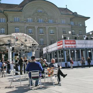 La SSR a pris ses quartiers sur la Place fédérale à Berne durant la campagne. Impossible de savoir qui a pris cette photo, créée sous "tsrinfo"...