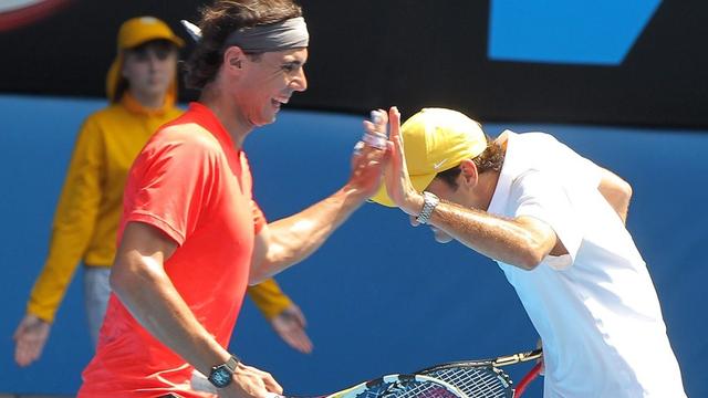 Nadal et Federer se sont (enfin) lâchés pendant l'exhibition pour les victimes des inondations. [Barbara Walton]