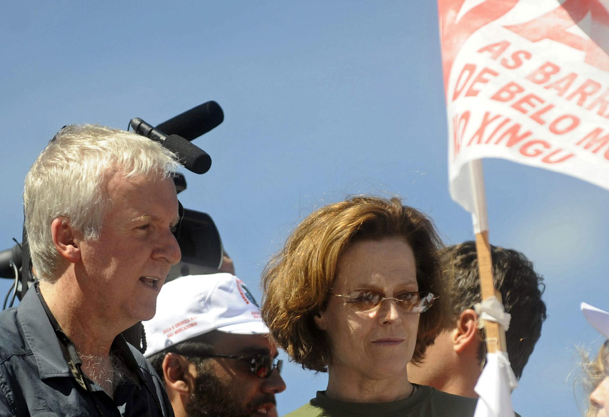 James Cameron et Sigourney Weaver avaient affiché leur soutien aux opposants en avril dernier. [KEYSTONE - Fernando Bizerra]