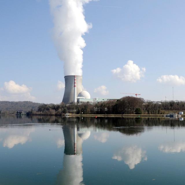 La centrale nucléaire de Leibstadt (AG) est remise en service. [Winfried Rothermel]