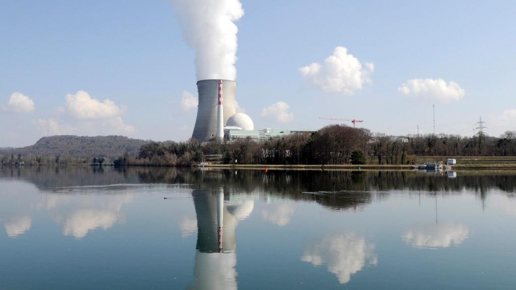 La centrale nucléaire de Leibstadt (AG) est remise en service. [Winfried Rothermel]