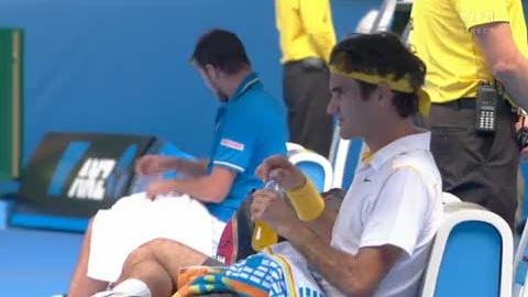 Tennis / Open d'Australie: Paralysé par l'enjeu Wawrinka ne peut contenir un Federer des grands jours. Le Bâlois remporte le premier set 6-1