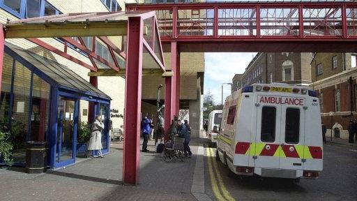 L'entrée d'un hôpital en Grande-Bretagne