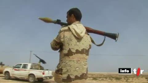 Libye: mal équipés et désorganisés, les insurgés ne parviennent pas à poursuivre leur avancée vers l'ouest