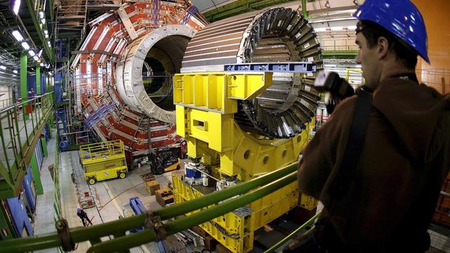 Les physiciens du CERN n'en finissent pas de découvrir des particules infiniment petites. [Martial Trezzini]